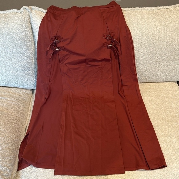 HALARA Dresses & Skirts - Halara High Waisted Decorative Buckle Split 2-in-1 Maxi Skirt Brown Size L